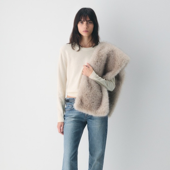 💯Aritzia faux fur scarf🤩 - Picture 6 of 7